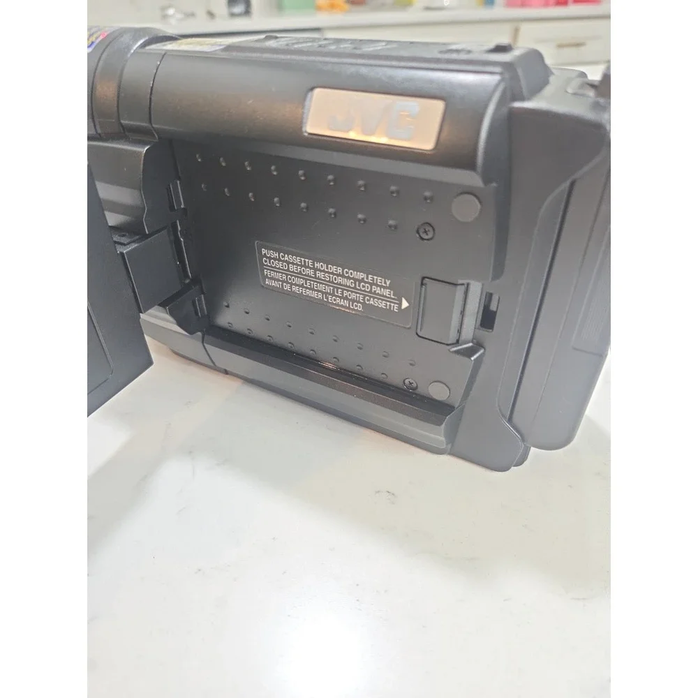 JVC GR-AXM230U VHS-C Camcorder 400x LCD Zoom Untested